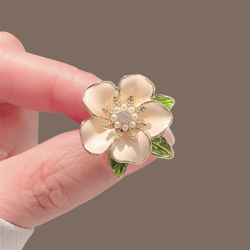 Body Jewelry Websites - Eleganckie białe czarne broszki z kwiatem